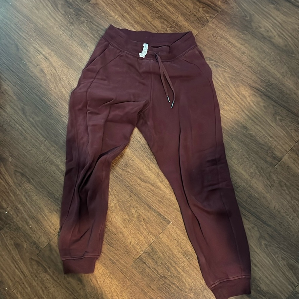 Lululemon maroon scuba joggers! Size 6!